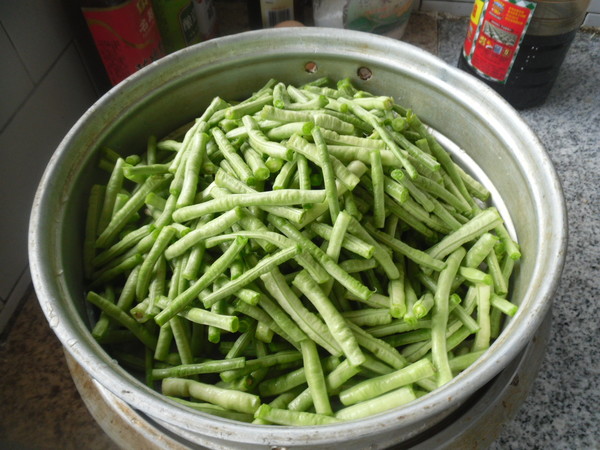 Braised Cowpeas with Olive Vegetables recipe