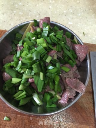 Stir-fried Pork Liver with Double Peppers recipe