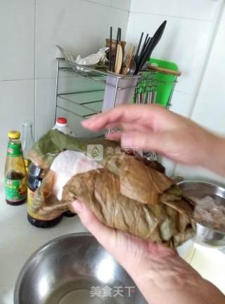 Pork Knuckles with Lotus Leaves are Called Hoofs in Southerners, and They are Not Afraid of Sticking to The Pot recipe