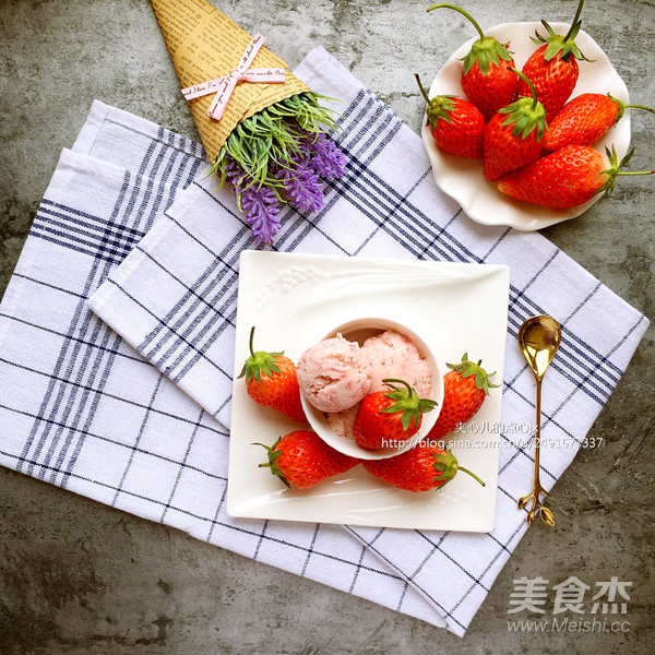 Strawberry Yogurt Ice Cream recipe