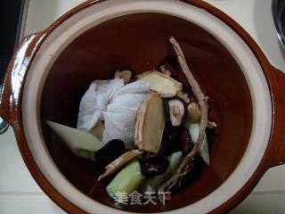 "bak Kut Teh", A Delicacy to Keep Away The Cold and Health recipe