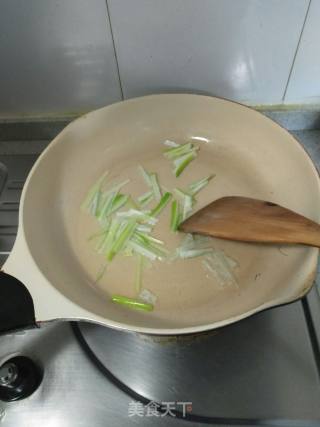 Fried Enoki Mushrooms with Snow Peas recipe