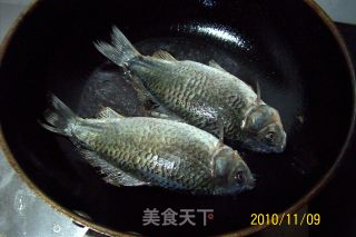 "grilled Crucian Carp Stewed Meat with Scallion" recipe