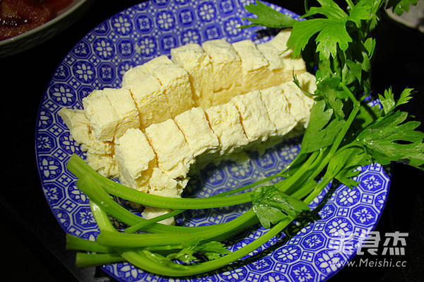 Tomato Frozen Tofu and Bamboo Shell Fish Soup recipe