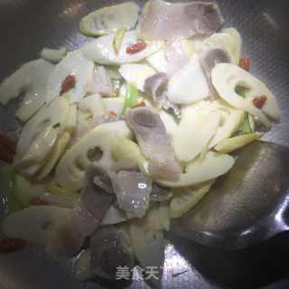 Suzhou Chicken Head Rice Stir-fried Spring Bamboo Shoots with Bacon recipe