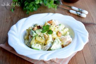 Avocado, Shrimp and French Fries Salad recipe