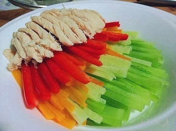 Choppy Salad Sauce with Chicken Breast and Color Vegetables recipe