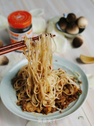 Shacha Straw Mushroom Meat Sauce Noodle recipe