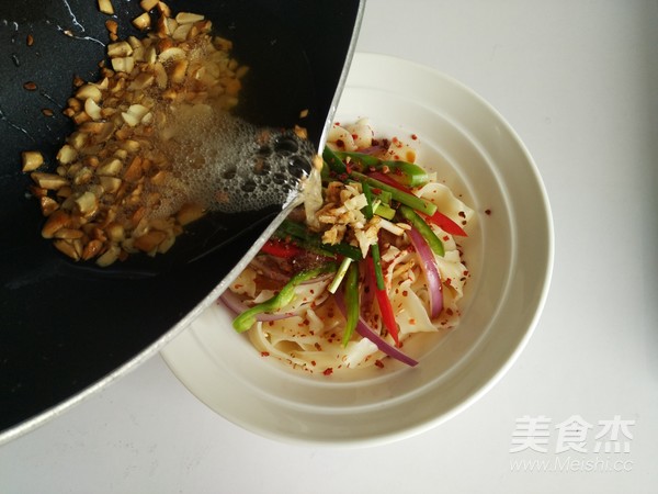 Simple Shaanxi Oil Splashed Noodles recipe