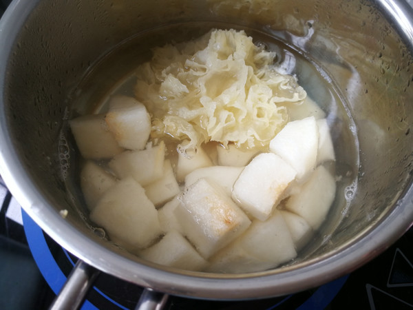 #花开富贵# Snow Pear Kumquat White Fungus Soup recipe