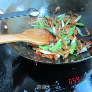Stir-fried River Prawns with Celery and Garlic recipe