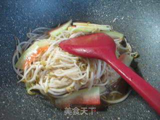 Stir-fried Mung Bean Sprouts with Watermelon Peel recipe