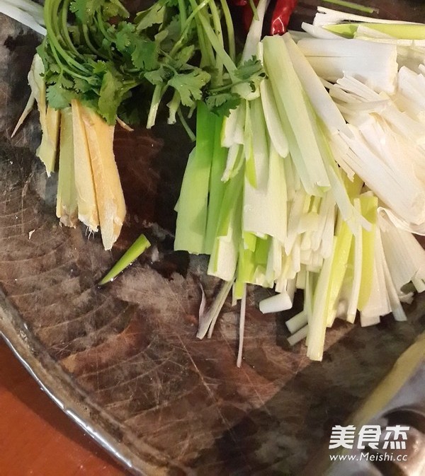 Stir-fried Shredded Pork with Scallions recipe