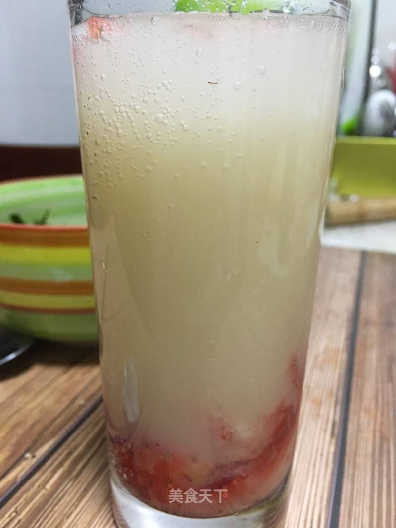 Strawberry Net Red Drink recipe