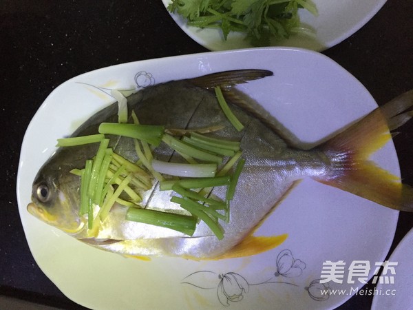 Steamed Golden Pomfret recipe