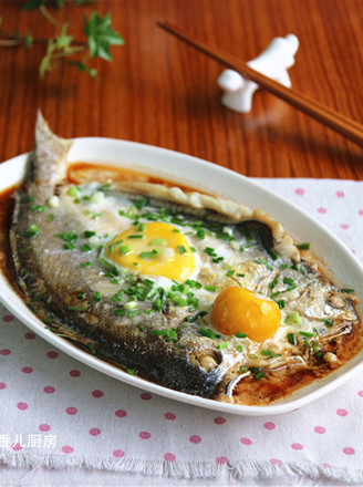 Steamed Yellow Croaker with Salted Egg recipe