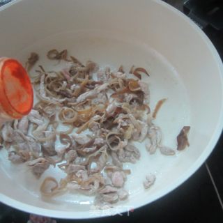 Shredded Eggs and Fungus recipe