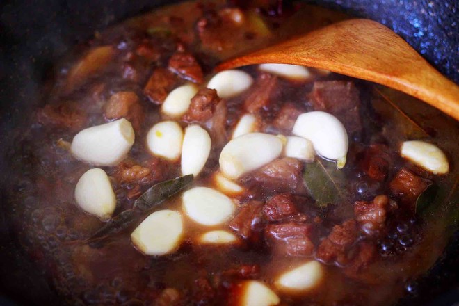 Braised Beef Stew with Garlic recipe