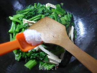 Stir-fried Rape Root with Tofu recipe