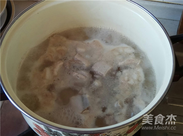 Seafood Mushroom and Fungus Pork Rib Soup recipe