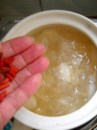 Stewed Tremella with Rock Sugar and Sydney recipe