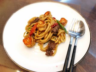 Stir-fried Udon with Assorted Black Peppers recipe