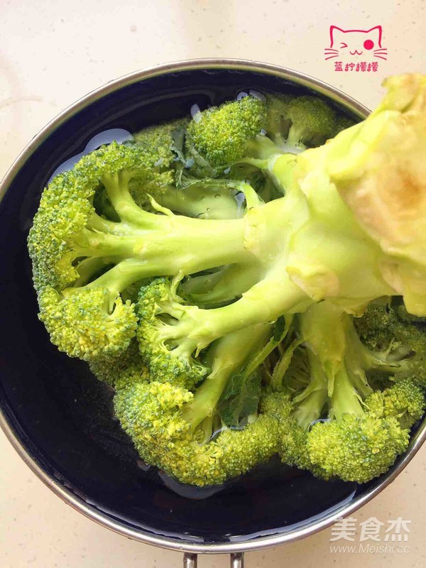 Broccoli with Fungus (cold Dish) recipe