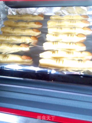 Do You Dare to Eat The Old Witch's Golden Fingers? ——————【witch Finger Cookies】 recipe