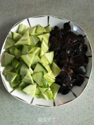 Scrambled Eggs with Cucumber and Fungus recipe