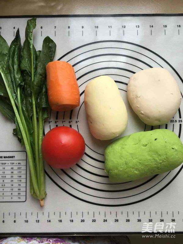 Tomato and Egg Colored Noodles recipe