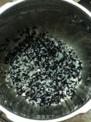 Coconut Fragrant Black Rice and Fruit Porridge recipe