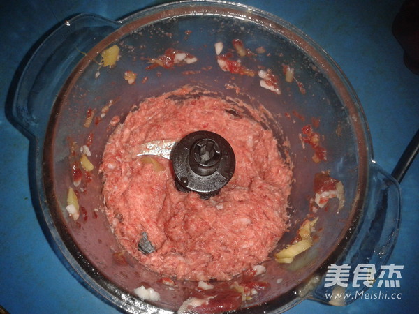 Steamed Beef and Lotus Root Meatballs recipe