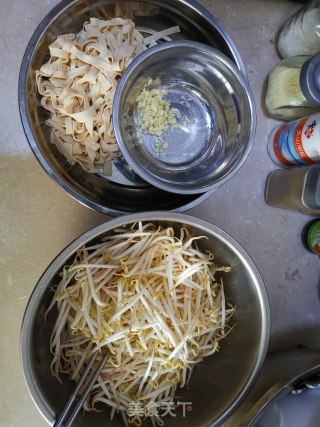 Fried Bean Sprouts with Bean Curd recipe