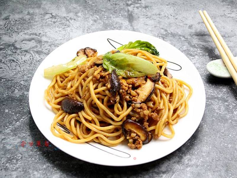 Stir-fried Noodles with Mushroom and Lean Pork recipe