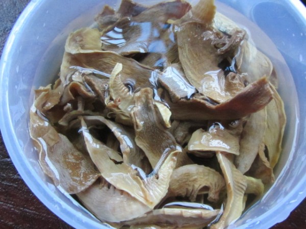 Stir-fried Magnolia Slices with Lean Pork recipe