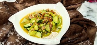 Stir-fried Cucumber with Diced Chicken recipe