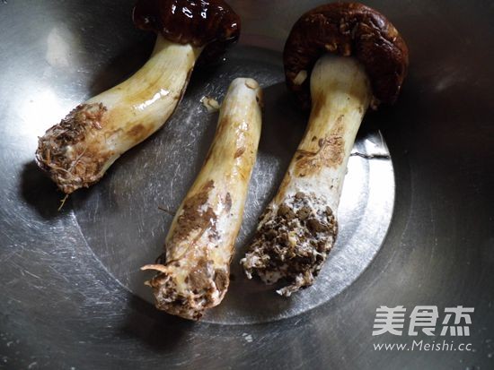 Stewed Pork with Matsutake recipe