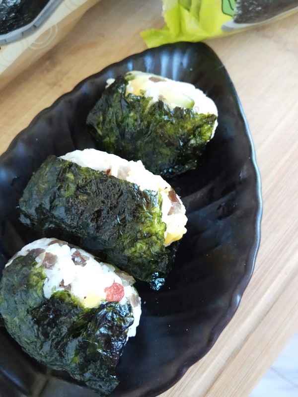 Seaweed Pork Floss Rice Ball recipe