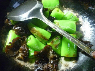 Huayu'er's Home-cooked Side Dish~~~~~~ Black Fungus Roasted Tiger Skin Pepper recipe