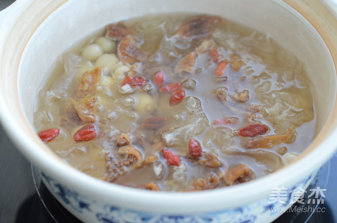 Figs, Tremella and Lotus Seed Soup recipe