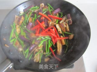 [hubei] Stir-fried Eggplant with Garlic Stalks recipe