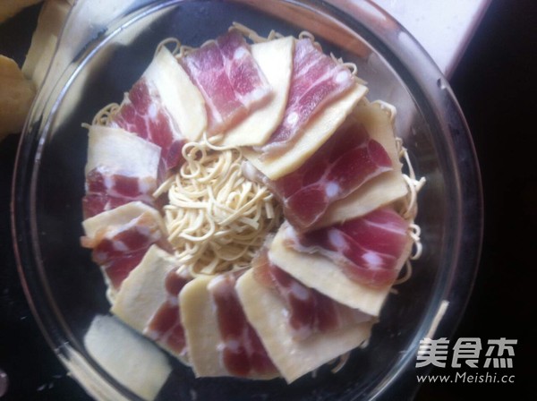 Bacon and Winter Bamboo Shoots Steamed and Dried Shreds recipe