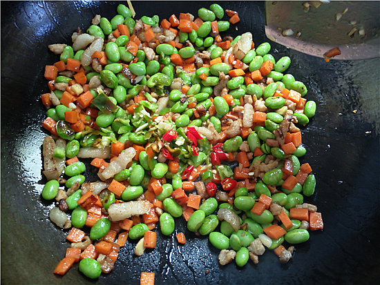 Stir-fried Diced Pork with Carrot and Edamame recipe