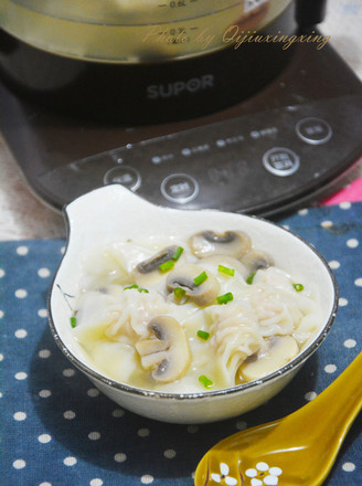 Mushroom Soup and Fresh Meat Wontons recipe
