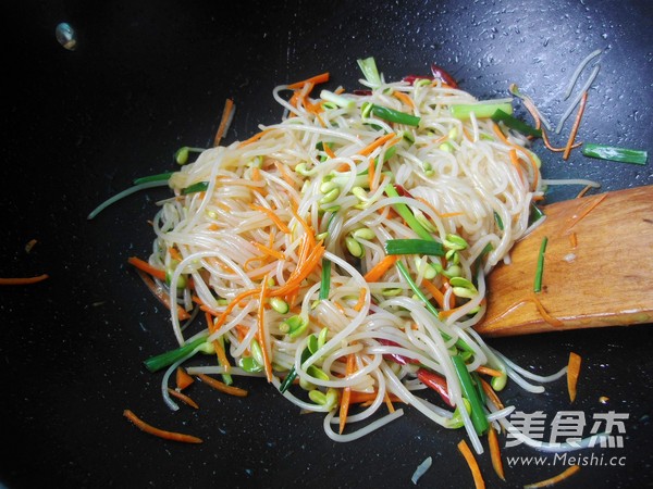 Fried Noodles with Bean Sprouts recipe