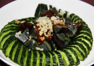 Minyi Cucumber Mix with Preserved Eggs recipe