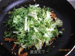 Garlic Bitter Chrysanthemum Mixed with Dried Fish recipe