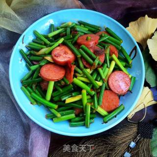Sausage Fried with Garlic Moss recipe