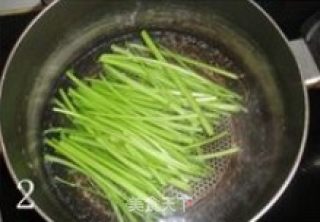 Chicken Shreds with Chrysanthemum Stalks recipe