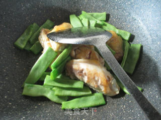 Braised Medium Fin with Oily Beans recipe